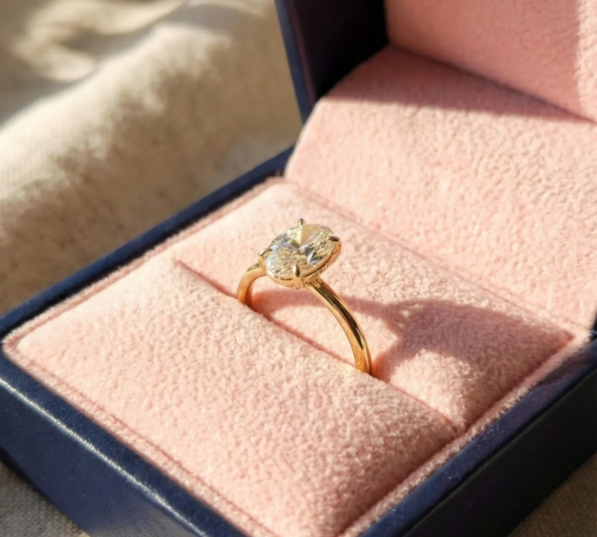 Oval and round diamond engagement rings handcrafted in ethical gold — Lucano