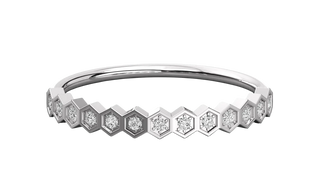 Favo Honeycomb Eternity Ring - honeycomb pavé eternity ring - detail close-up - Lucano