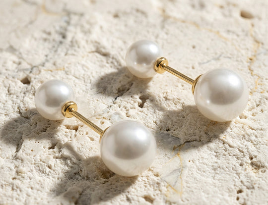 Perla Duo Earrings, pearl and gold drop earrings handcrafted by Lucano, detail close-up