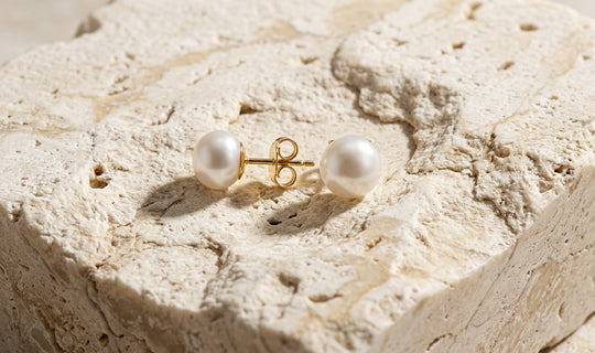 Perla Earrings, pearl and gold earrings handcrafted by Lucano, Byron Bay, detail close-up