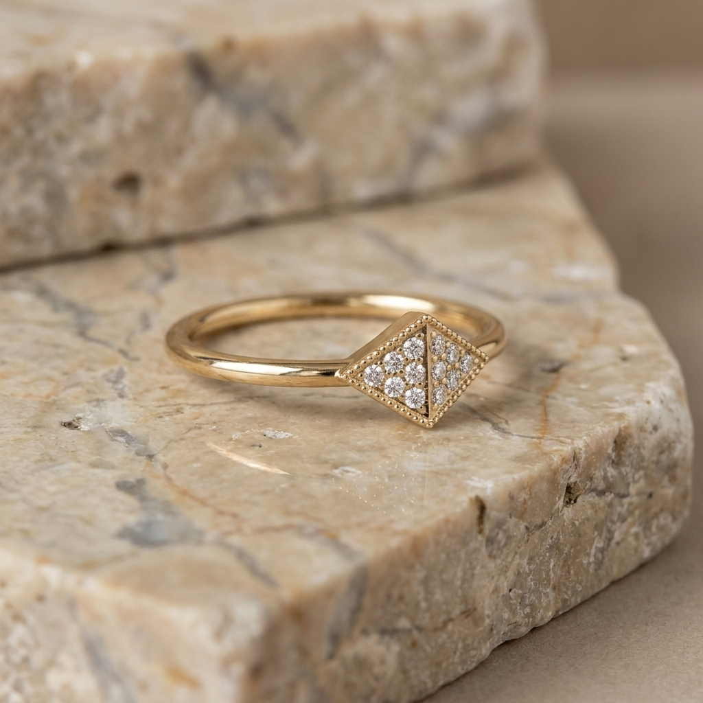 Lampo Smile Ring - round brilliant diamond ring - on hand - Lucano