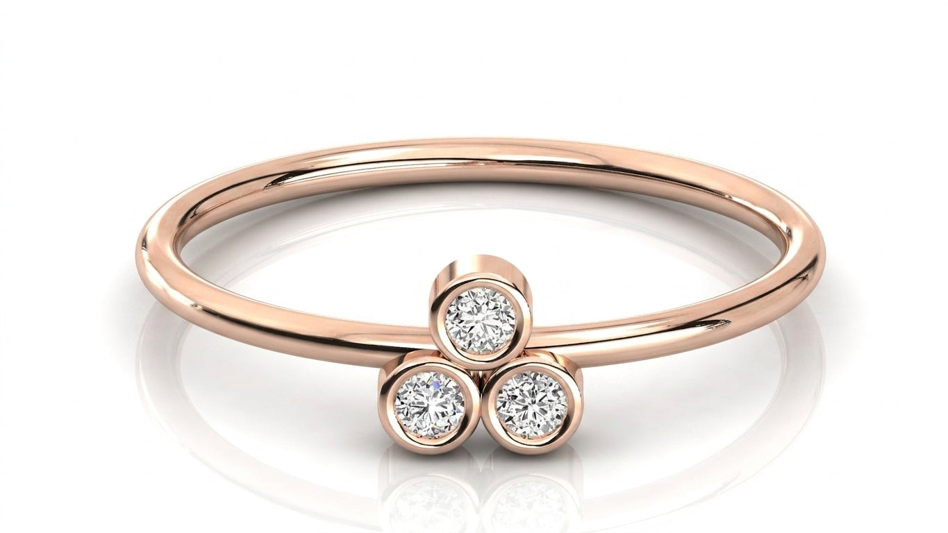 Trifoglio Cluster Ring - trefoil diamond cluster ring - detail close-up - Lucano