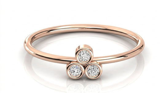 Trifoglio Cluster Ring - trefoil diamond cluster ring - detail close-up - Lucano