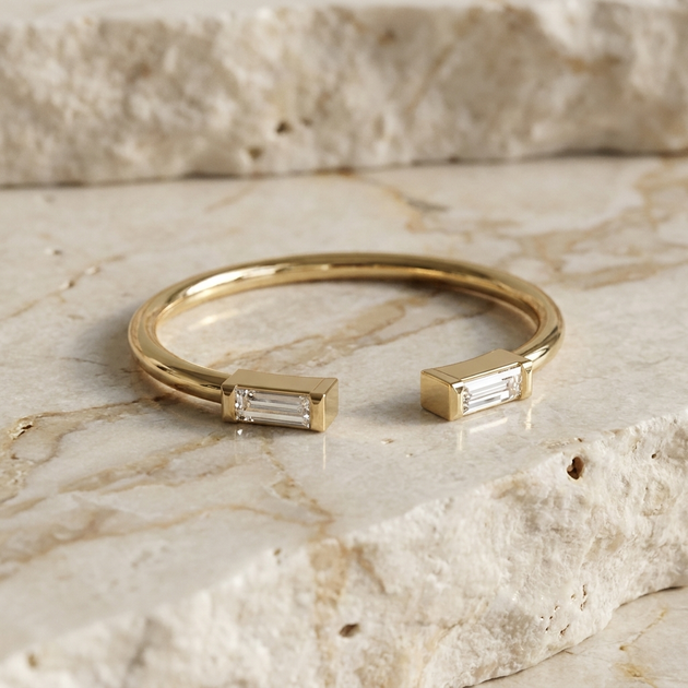 Doppia Baguette Open Ring - baguette-cut diamond ring - on hand - Lucano