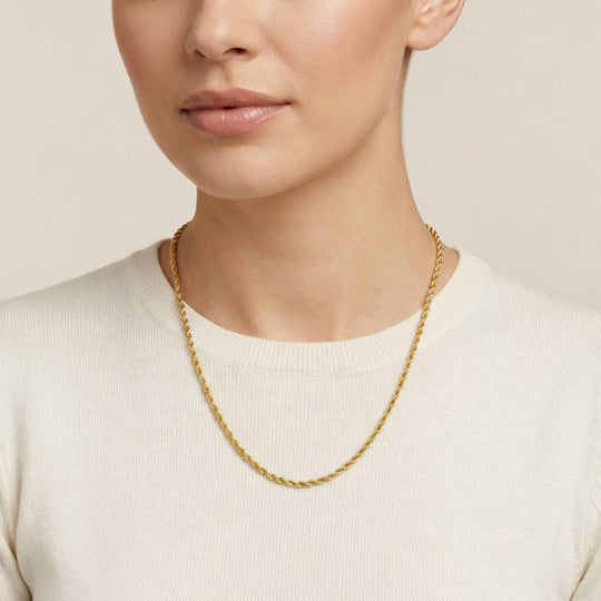 Venetian Chain - Italian box chain in solid gold - angled view - Lucano